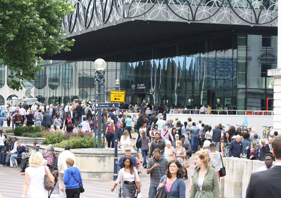 2014 09 17 Mecanoo's Library of Birmingham in the UK hits record numbers
